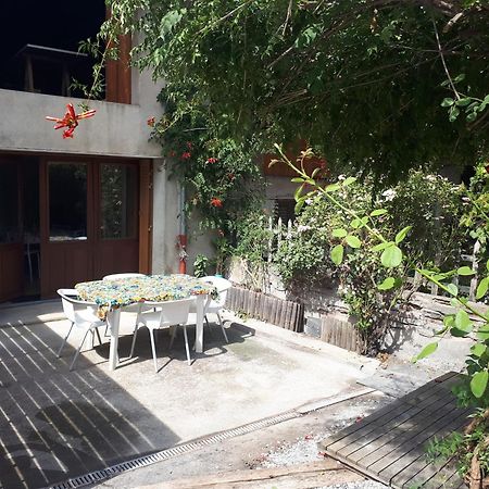 Le Pouvoir Des Fleurs, De 2 A 4 Personnes Crots Exterior foto